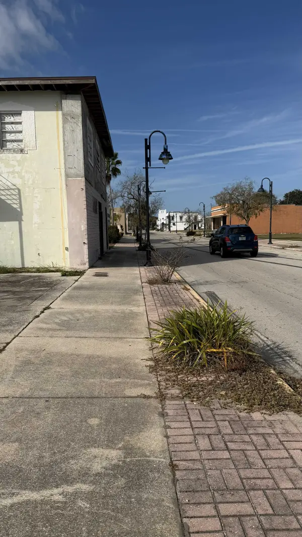 215 Lincoln Ave, Lake Wales, FL 33853-3599