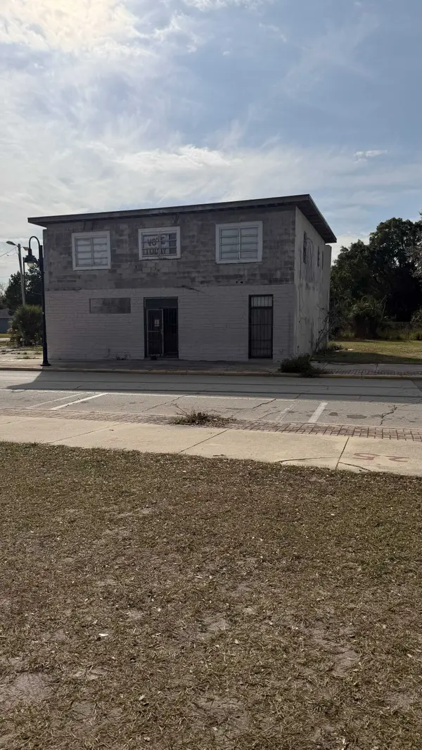 215 Lincoln Ave, Lake Wales, FL 33853-3599