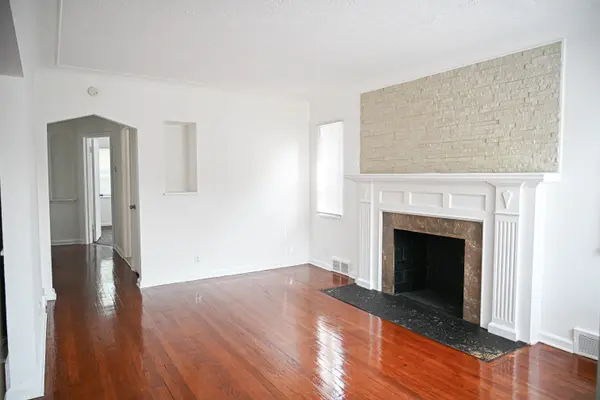 11741 Kenmoor St, Detroit, MI 48205-3323