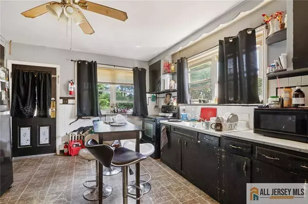 24 Maple RD, Iselin, NJ 08830