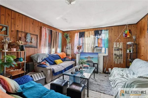 24 Maple RD, Iselin, NJ 08830