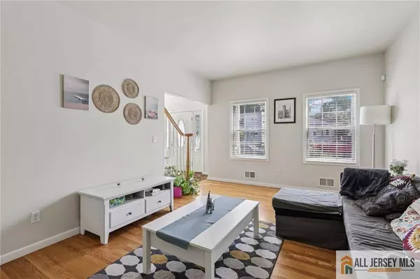 150 Carolyn AVE, Colonia, NJ 07067