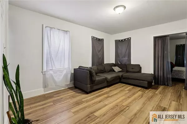 0-81-83 Grove ST, Somerville, NJ 08876