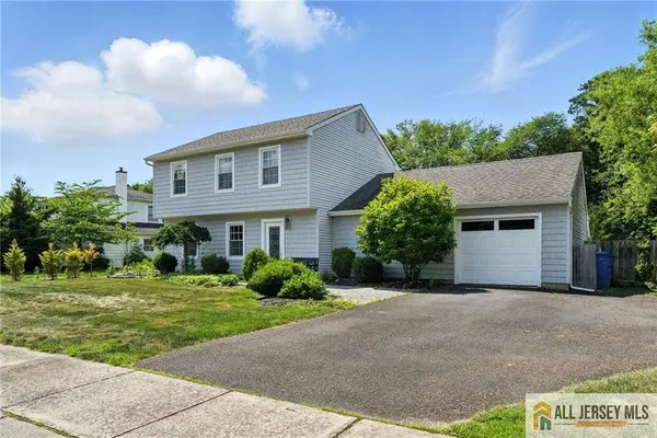 1072 Lake Placid DR, Toms River, NJ 08753