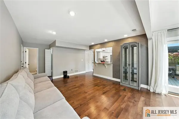 1072 Lake Placid DR, Toms River, NJ 08753