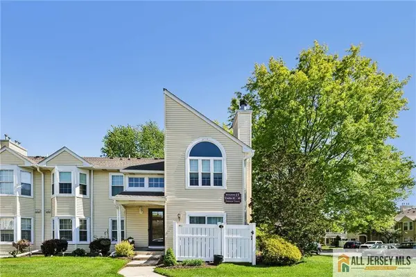 18 Dennis CT, Hightstown, NJ 08520