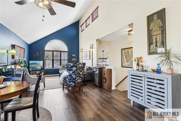 18 Dennis CT, Hightstown, NJ 08520