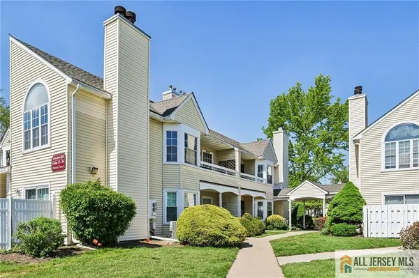 18 Dennis CT, Hightstown, NJ 08520
