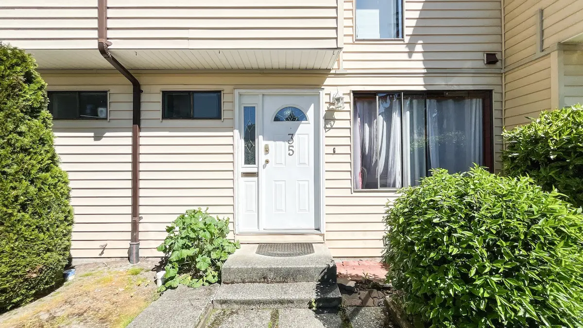 9348 128 St #35, Surrey, BC V3V 6A4