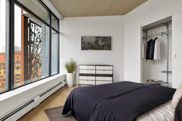 128 W Cordova St #1808, Vancouver, BC V6B 0E6