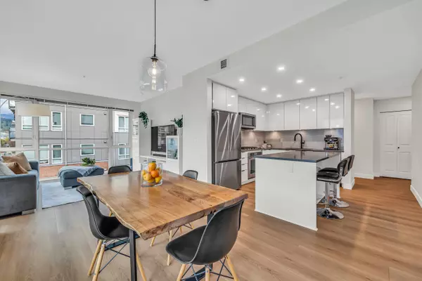 2632 Library Ln #404, North Vancouver District, BC V7J 0B8