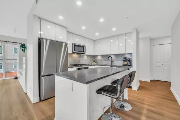 2632 Library Ln #404, North Vancouver District, BC V7J 0B8