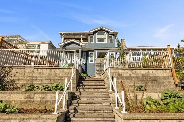 3191 E 8th Ave, Vancouver, BC V5M 1X5