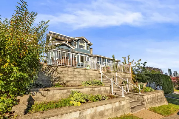 3191 E 8th Ave, Vancouver, BC V5M 1X5