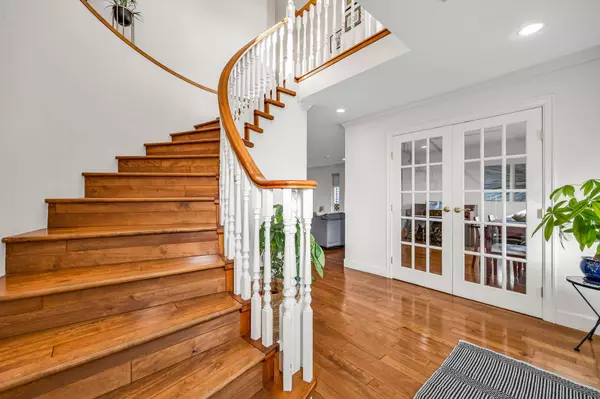 3191 E 8th Ave, Vancouver, BC V5M 1X5