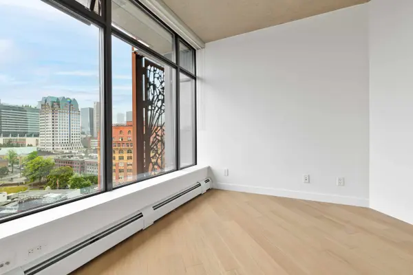 128 W Cordova St #1808, Vancouver, BC V6B 0E6