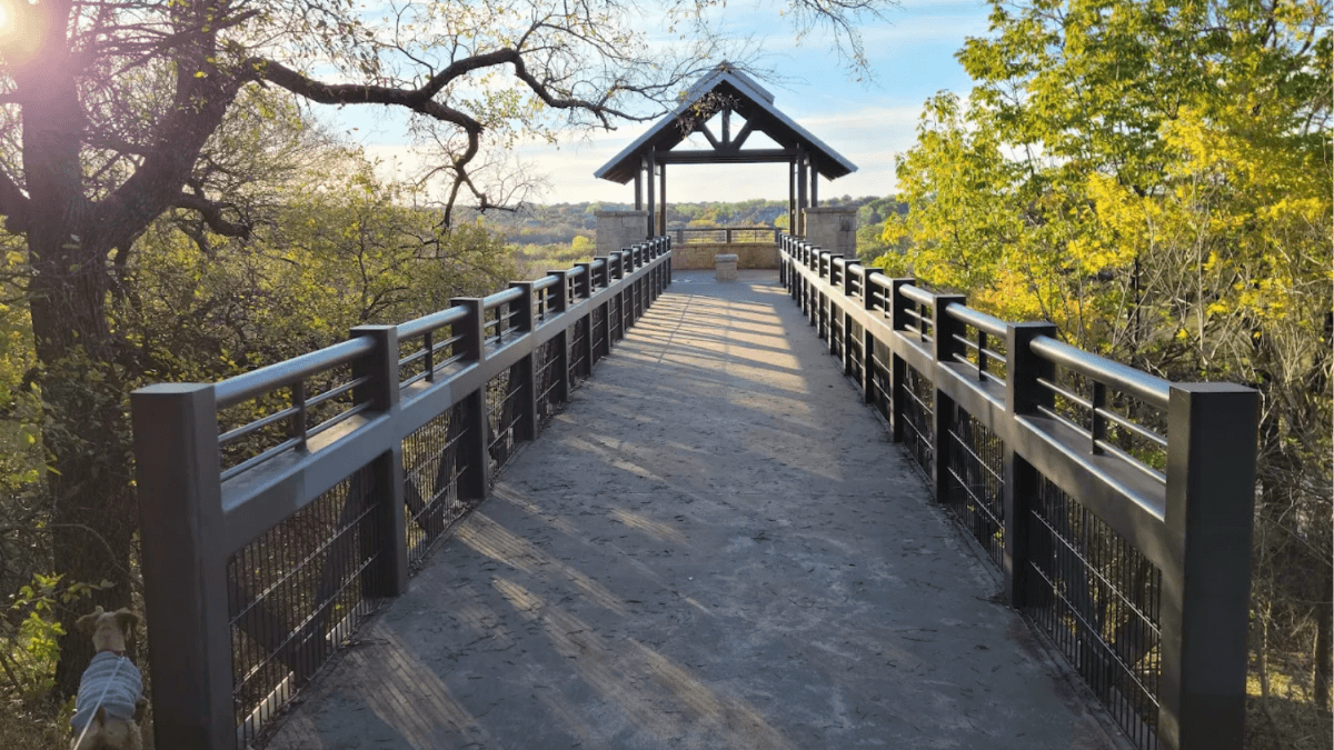 Scenic overlook at Arbor Hills Nature Preserve in Plano, highlighting trails, wooded views and family-friendly outdoor recreation in North Dallas and Collin County