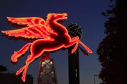 Dallas Pegasus _ 56205142 © Heinerle _ Dreamstime.com