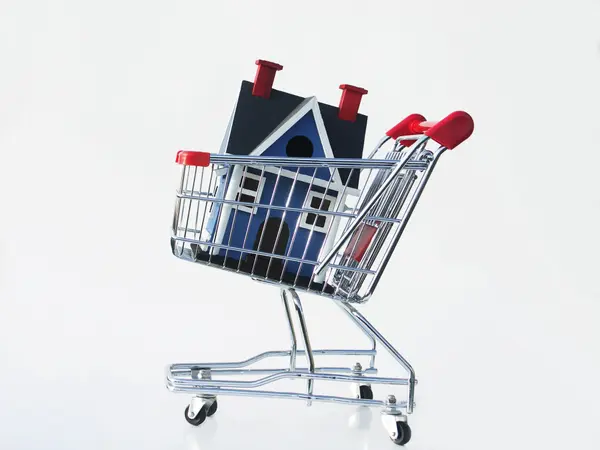 Myth Monday: “You Should Always Offer the Asking Price”