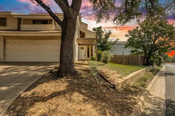 29 Oakbrook Drive, Lewisville, TX 75057