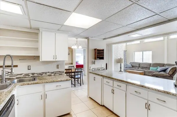 29 Oakbrook Drive, Lewisville, TX 75057