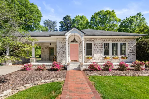 Historic Homes in Lake Norman: Timeless Charm Meets Waterfront Living