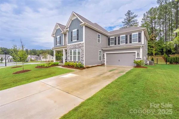 121 Rhuidean CT, Troutman, NC 28166