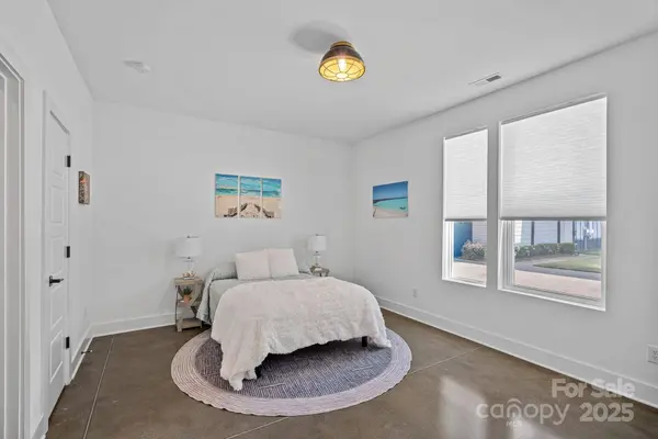 306 Wesley Heights WAY, Charlotte, NC 28208