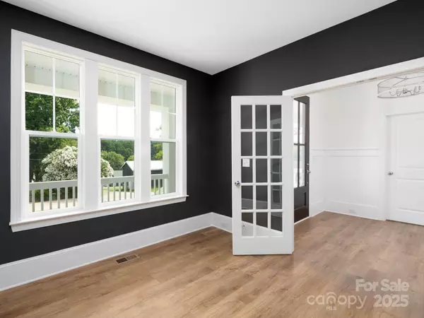 4251 Candlewood DR, Sherrills Ford, NC 28673