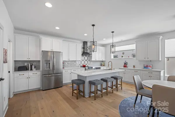 306 Wesley Heights WAY, Charlotte, NC 28208