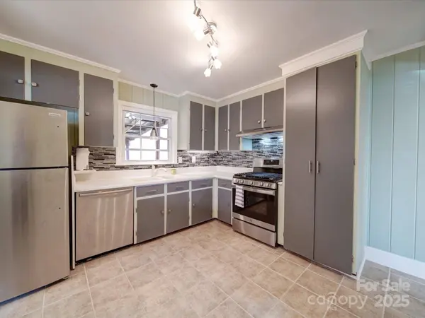 2036 Edgewater DR, Charlotte, NC 28210