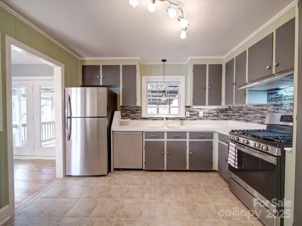 2036 Edgewater DR, Charlotte, NC 28210