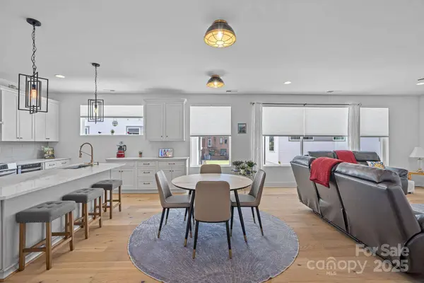 306 Wesley Heights WAY, Charlotte, NC 28208