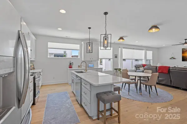 306 Wesley Heights WAY, Charlotte, NC 28208