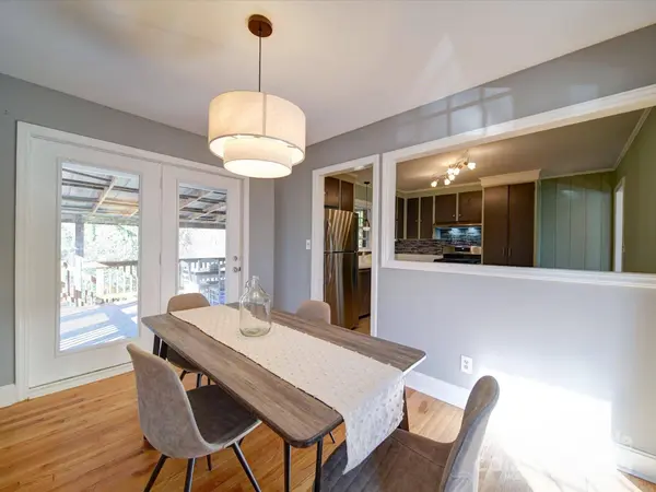 2036 Edgewater DR, Charlotte, NC 28210