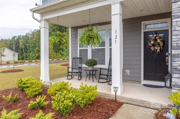 121 Rhuidean CT, Troutman, NC 28166