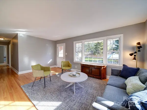 2036 Edgewater DR, Charlotte, NC 28210