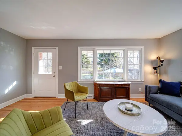 2036 Edgewater DR, Charlotte, NC 28210