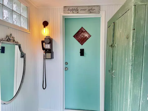 2725 GORDON AVENUE, Surrey, BC V4A3J2