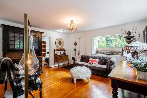 2725 GORDON AVENUE, Surrey, BC V4A3J2