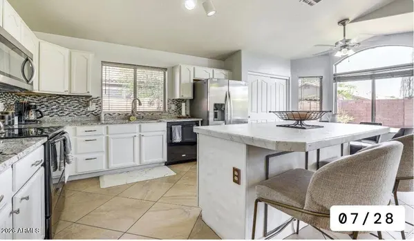 686 W FREMONT Drive, Tempe, AZ 85282