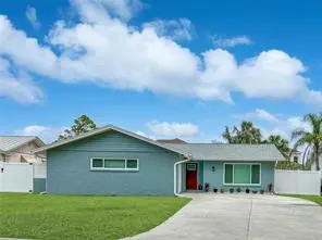 1004 Peninsula Ave, Tarpon Springs, FL 34689-2126