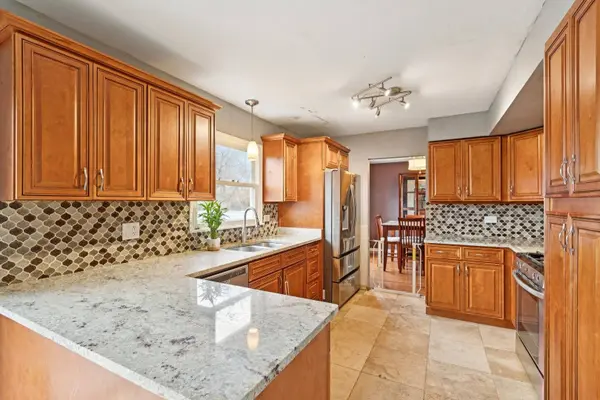 333 Grosvenor CT, Bolingbrook, IL 60440