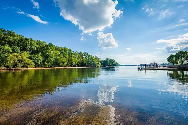feature image of Why So Many Buyers Are Choosing Waterfront &amp; Lakefront Communities