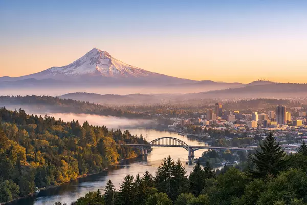 How to Get a Real Estate License in Oregon — Requirements, Costs & Career Foundations