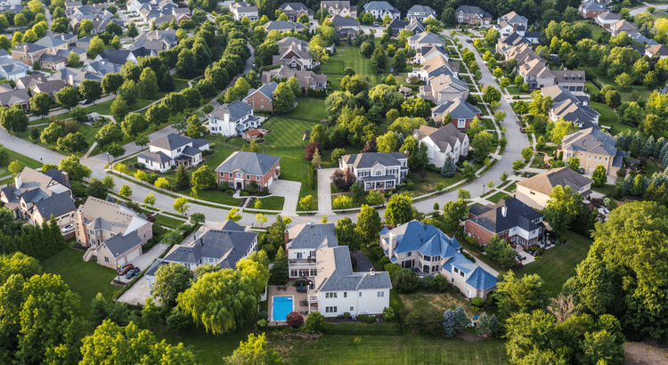 Chart comparing U.S. homeowner equity and mortgage debt in today's housing market versus the period leading up to the 2008 housing crisis, based on Federal Reserve data.