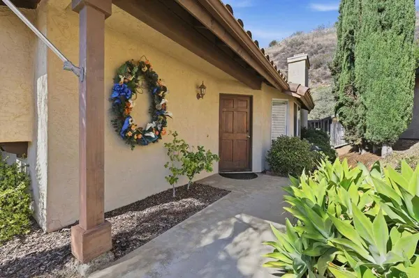 1832 Loreto, Escondido, CA 92027