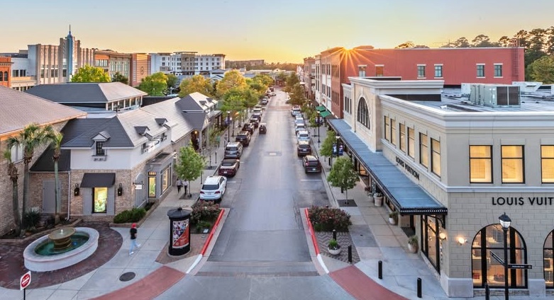 Market Street shopping center in The Woodlands Texas with boutiques and outdoor dining