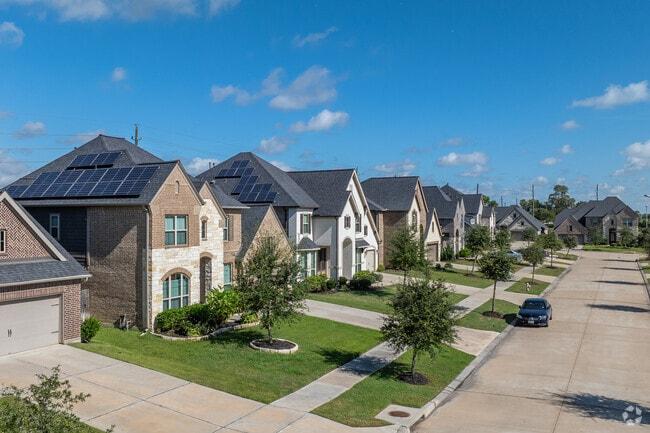 Homes and tree-lined streets in Telfair Sugar Land TX