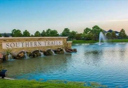 Entrance of southern trails community in west pearland, tx
